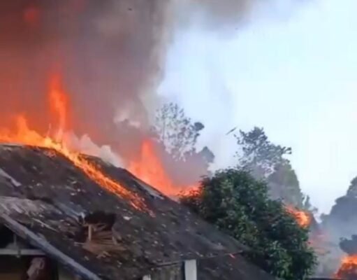 Kebakaran Hebat Landa Kampung Adat Cipta Mulya Sukabumi, 70 Rumah Hangus, 420 Jiwa Terdampak