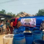 Polres Serang Salurkan 24.000 Liter Air Bersih untuk Warga Terdampak Kekeringan di Kecamatan Tanara